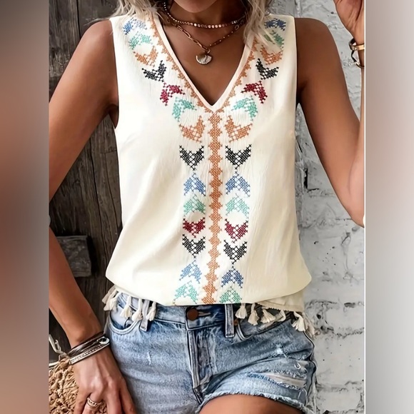 Boho Sleeveless V Neck Top NWT - Picture 2 of 3